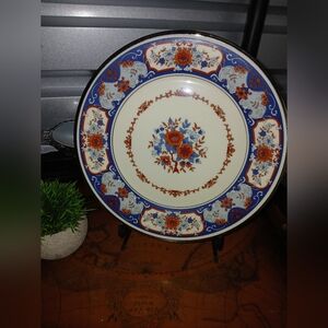 Different styles of China plates